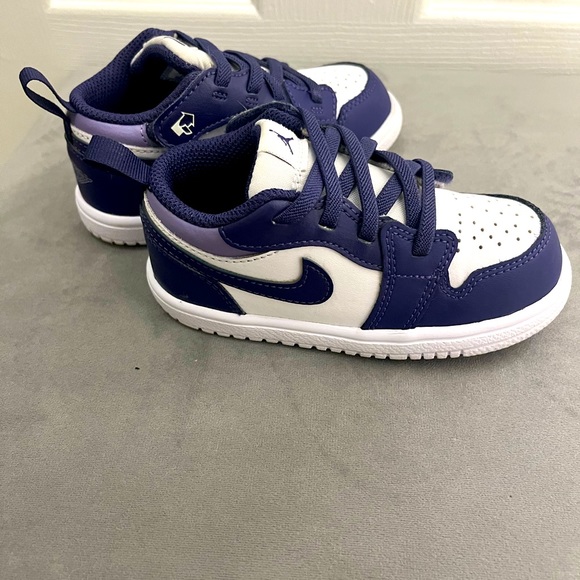 Toddler Nike Air Jordan 1 Low 'Sky J Purple' - Picture 8 of 11